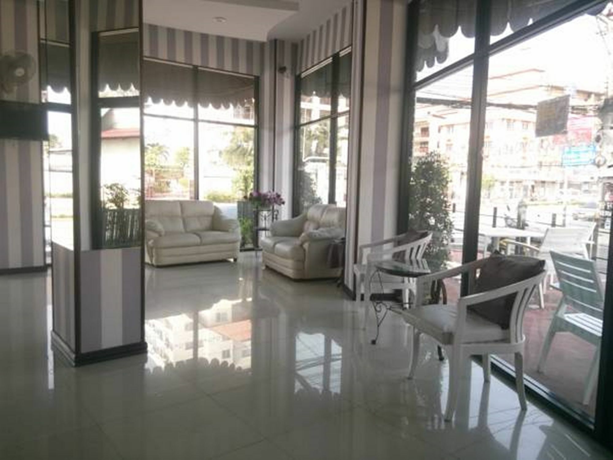 Grand Residence Jomtien Екстер'єр фото